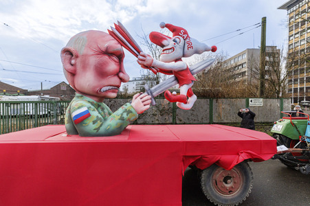 Aufstellung des Rosenmontag-Zuges in Düsseldorf