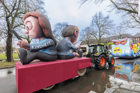 Aufstellung des Rosenmontag-Zuges in Düsseldorf