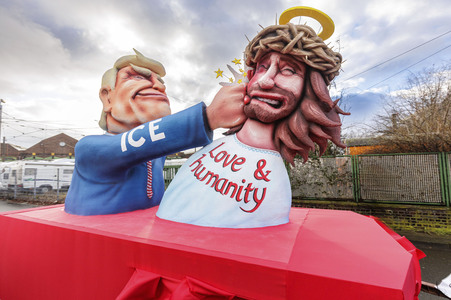 Aufstellung des Rosenmontag-Zuges in Düsseldorf