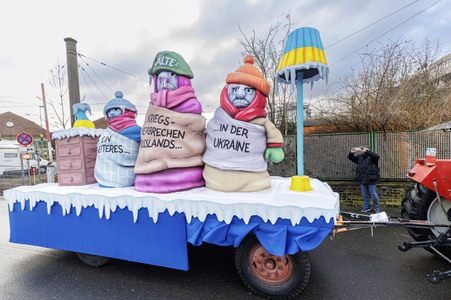 Aufstellung des Rosenmontag-Zuges in Düsseldorf