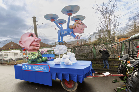Aufstellung des Rosenmontag-Zuges in Düsseldorf