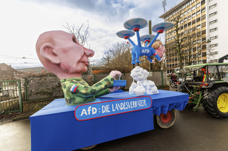 Aufstellung des Rosenmontag-Zuges in Düsseldorf