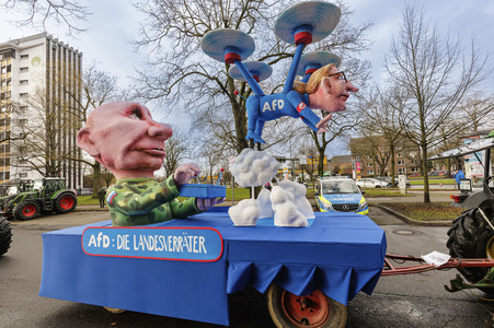 Aufstellung des Rosenmontag-Zuges in Düsseldorf