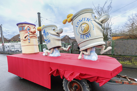 Aufstellung des Rosenmontag-Zuges in Düsseldorf