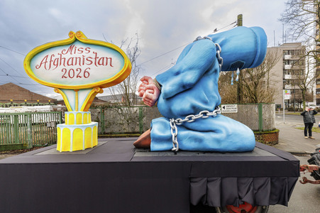 Aufstellung des Rosenmontag-Zuges in Düsseldorf