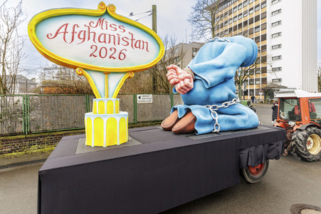 Aufstellung des Rosenmontag-Zuges in Düsseldorf