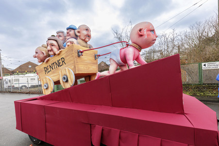 Aufstellung des Rosenmontag-Zuges in Düsseldorf
