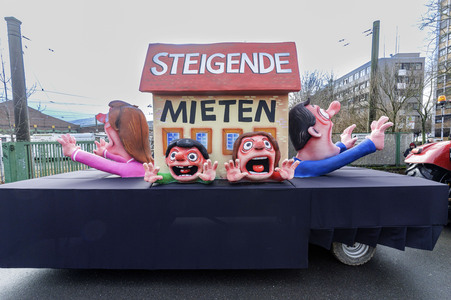 Aufstellung des Rosenmontag-Zuges in Düsseldorf