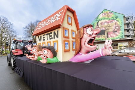 Aufstellung des Rosenmontag-Zuges in Düsseldorf