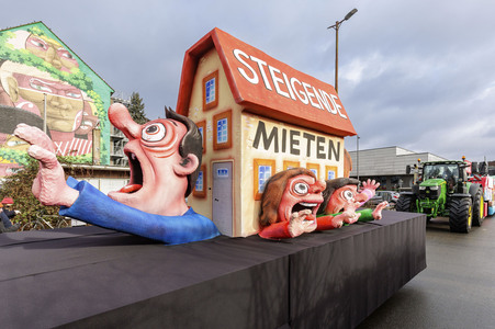 Aufstellung des Rosenmontag-Zuges in Düsseldorf