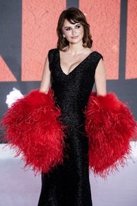 Fimpremiere 'The Bride! - Es lebe die Braut' in London