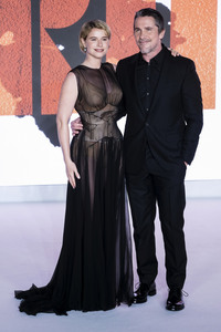 Fimpremiere 'The Bride! - Es lebe die Braut' in London