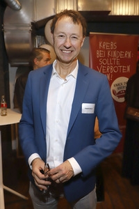 Charity-Veranstaltung 'Knack den Krebs' in Hamburg