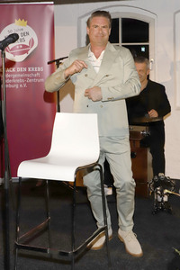 Charity-Veranstaltung 'Knack den Krebs' in Hamburg