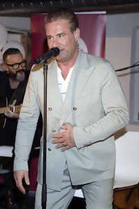 Charity-Veranstaltung 'Knack den Krebs' in Hamburg