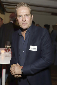 Charity-Veranstaltung 'Knack den Krebs' in Hamburg