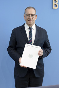 Bundespressekonferenz 'Vorstellung des Jahresberichtes 2025' in Berlin