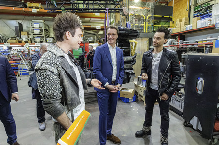 Besuch von Hendrik Wüst am Firmensitz der Ehrlich Entertainment GmbH in Bünde