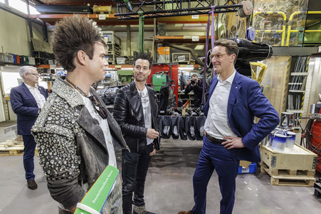 Besuch von Hendrik Wüst am Firmensitz der Ehrlich Entertainment GmbH in Bünde