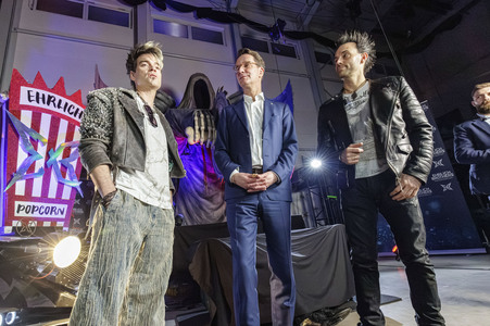 Besuch von Hendrik Wüst am Firmensitz der Ehrlich Entertainment GmbH in Bünde