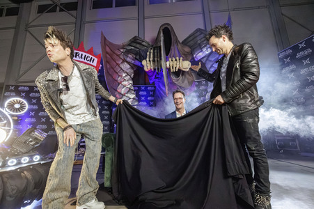 Besuch von Hendrik Wüst am Firmensitz der Ehrlich Entertainment GmbH in Bünde