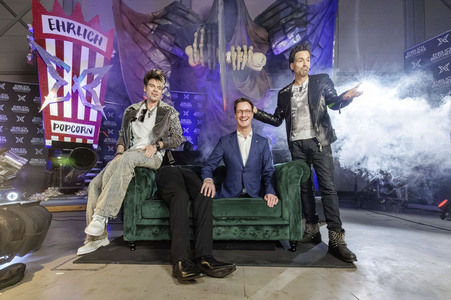 Besuch von Hendrik Wüst am Firmensitz der Ehrlich Entertainment GmbH in Bünde