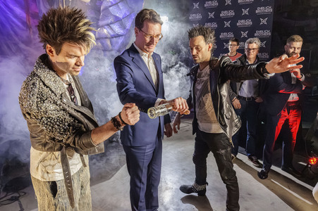 Besuch von Hendrik Wüst am Firmensitz der Ehrlich Entertainment GmbH in Bünde