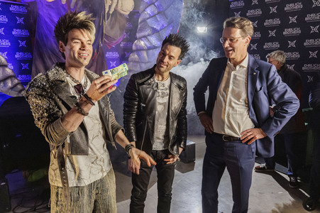 Besuch von Hendrik Wüst am Firmensitz der Ehrlich Entertainment GmbH in Bünde