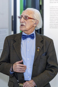 Leon Weintraub besucht die Ausstellung HOLO-VOICES in Essen