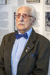 Leon Weintraub besucht die Ausstellung HOLO-VOICES in Essen