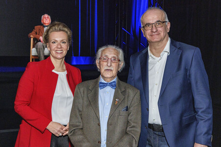 Leon Weintraub besucht die Ausstellung HOLO-VOICES in Essen