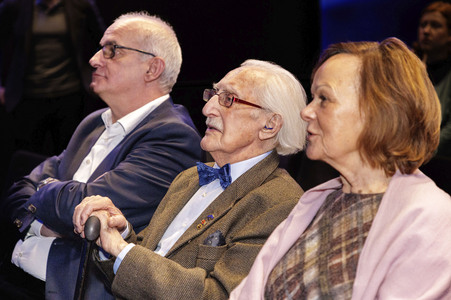 Leon Weintraub besucht die Ausstellung HOLO-VOICES in Essen