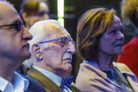 Leon Weintraub besucht die Ausstellung HOLO-VOICES in Essen