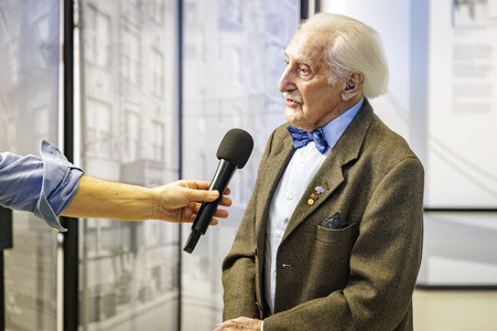 Leon Weintraub besucht die Ausstellung HOLO-VOICES in Essen