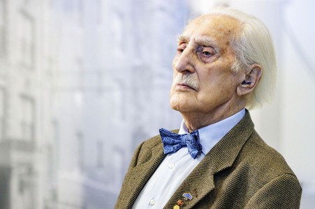 Leon Weintraub besucht die Ausstellung HOLO-VOICES in Essen