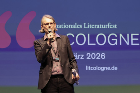 Anneke Kim Sarnau, Matthias Matschke und Knut Elstermann auf der lit.Cologne 2026