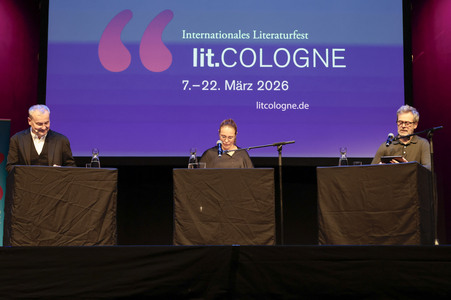 Anneke Kim Sarnau, Matthias Matschke und Knut Elstermann auf der lit.Cologne 2026