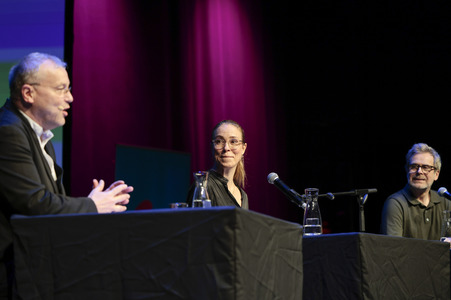 Anneke Kim Sarnau, Matthias Matschke und Knut Elstermann auf der lit.Cologne 2026