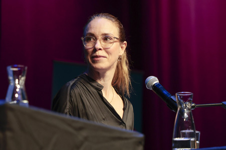 Anneke Kim Sarnau, Matthias Matschke und Knut Elstermann auf der lit.Cologne 2026