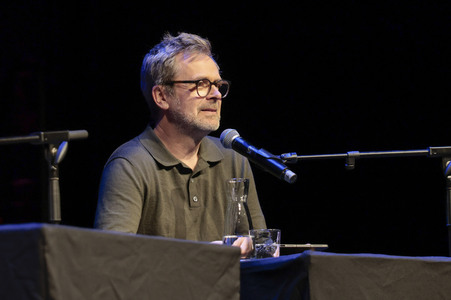 Anneke Kim Sarnau, Matthias Matschke und Knut Elstermann auf der lit.Cologne 2026