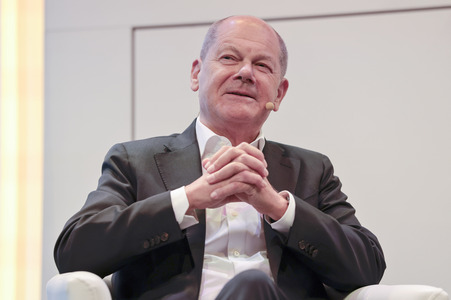 Olaf Scholz auf der lit.Cologne 2026