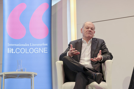 Olaf Scholz auf der lit.Cologne 2026