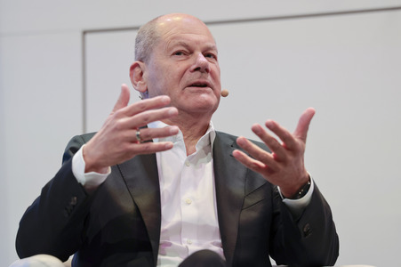 Olaf Scholz auf der lit.Cologne 2026