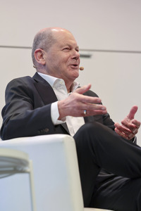 Olaf Scholz auf der lit.Cologne 2026