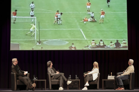 Joachim Löw, Renate Lingor und Rainer Bonhof auf der lit.Cologne 2026