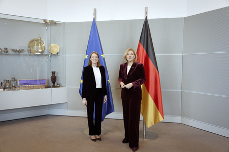 Bundestagspräsidentin Julia Klöckner empfängt die Präsidentin des Europäischen Parlaments in Berlin