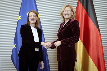 Bundestagspräsidentin Julia Klöckner empfängt die Präsidentin des Europäischen Parlaments in Berlin