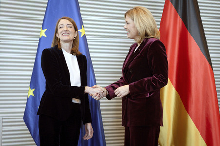 Bundestagspräsidentin Julia Klöckner empfängt die Präsidentin des Europäischen Parlaments in Berlin