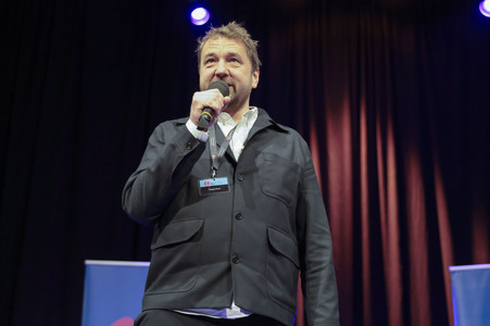 Ulrich Noethen und Salman Rushdie auf der lit.Cologne 2026