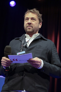 Ulrich Noethen und Salman Rushdie auf der lit.Cologne 2026